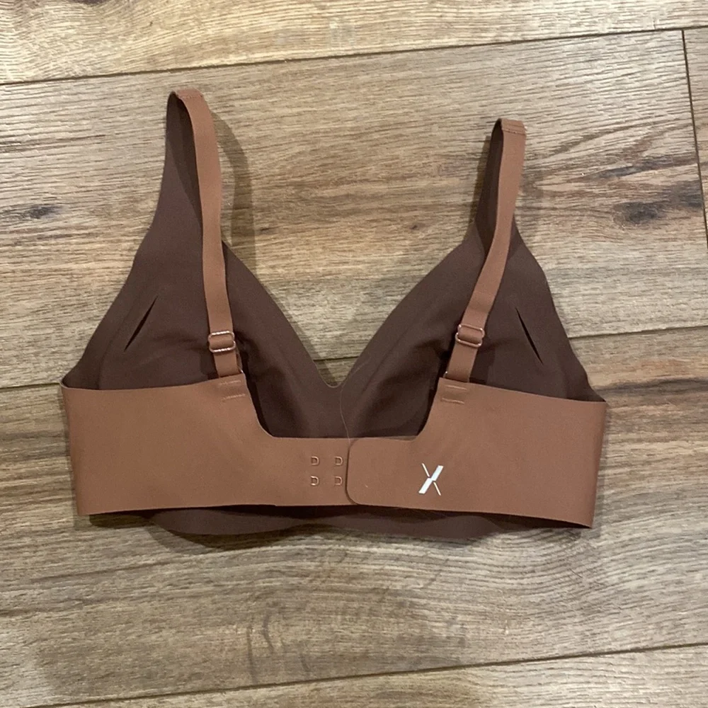 Knix Revolution V-neck wireless bra - Picture 4 of 10